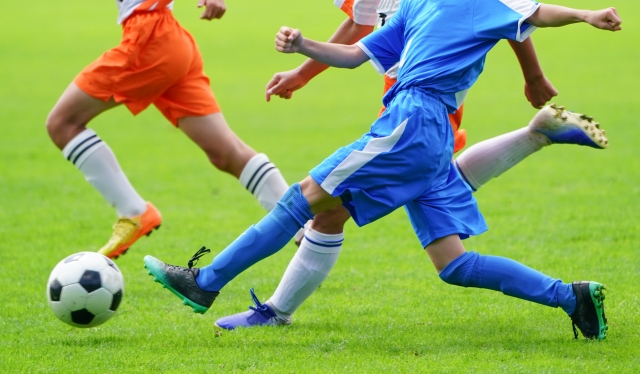【サッカー】スピード重視でドリブル練習を行うメリット | ジュニアサッカーの上達練習指導法