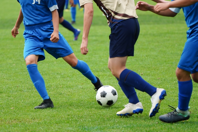 サッカー ヒザに余力を持たせるドリブルの練習法 ジュニアサッカーの上達練習指導法