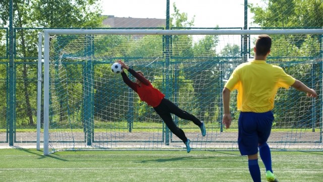 ゴールキーパーのセービングのコツ ジュニアサッカーの上達練習指導法