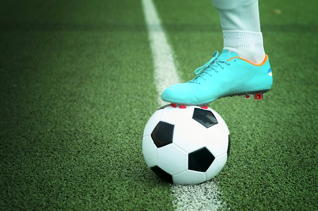 足元でピタッとボールを止めるトラップの仕方 ジュニアサッカーの上達練習指導法